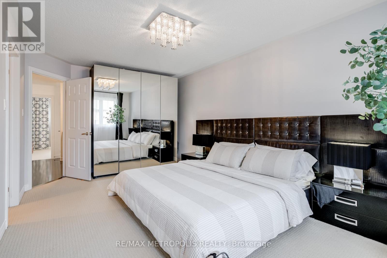 Photo 11 of 21 Sky Harbour Drive, Brampton ON