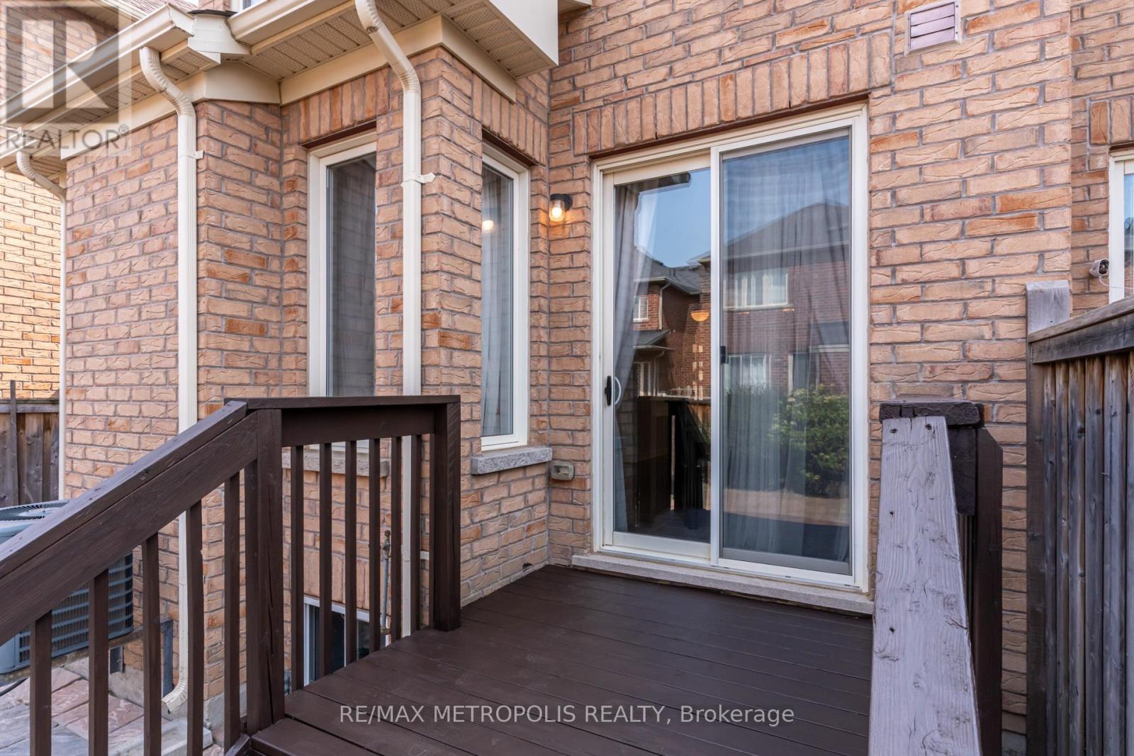 Photo 14 of 21 Sky Harbour Drive, Brampton ON