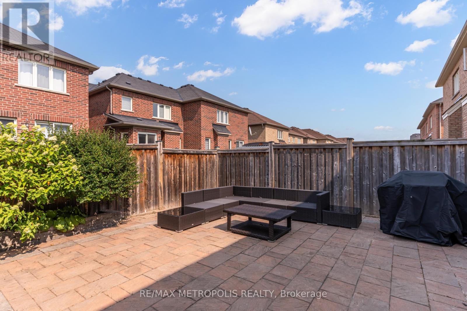 Photo 27 of 21 Sky Harbour Drive, Brampton ON