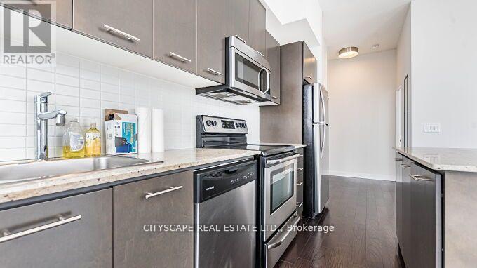 Photo 10 of 3205 360 Square One Drive, Mississauga ON