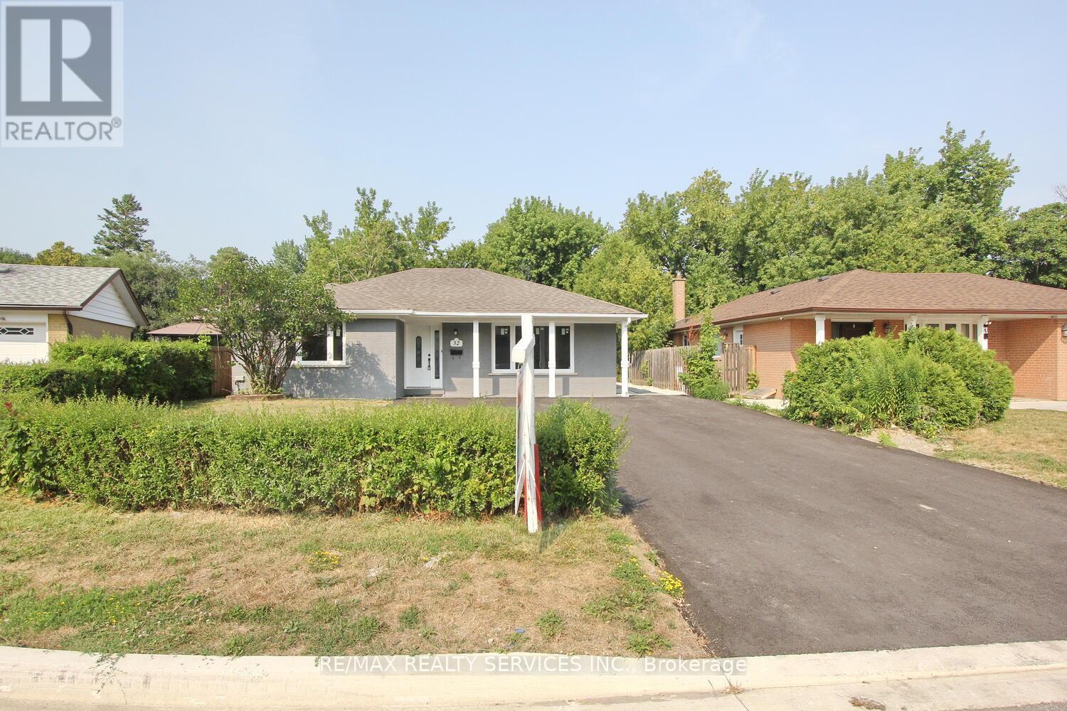 Photo 11 of 32 Sanford Crescent, Brampton ON