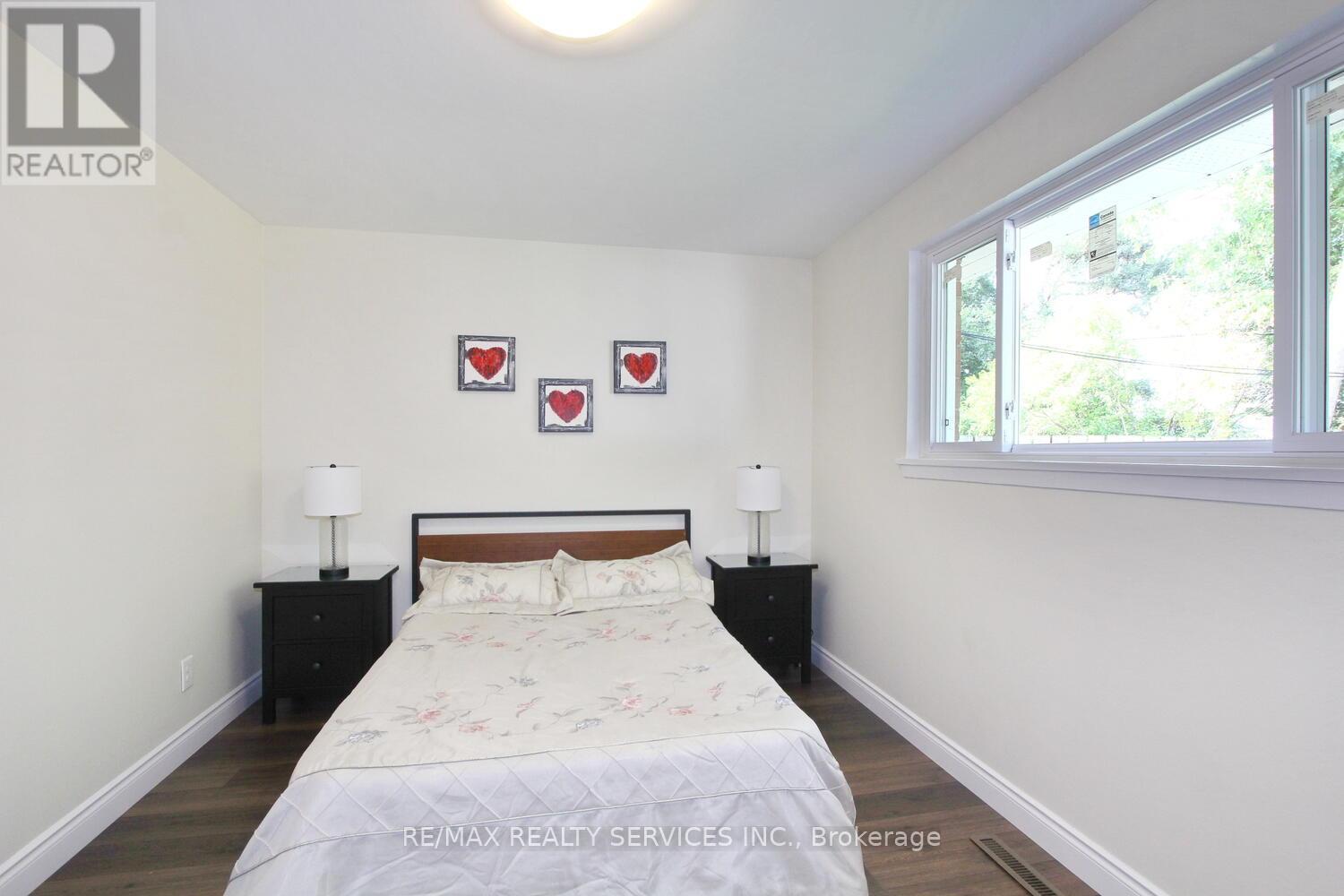 Photo 19 of 32 Sanford Crescent, Brampton ON