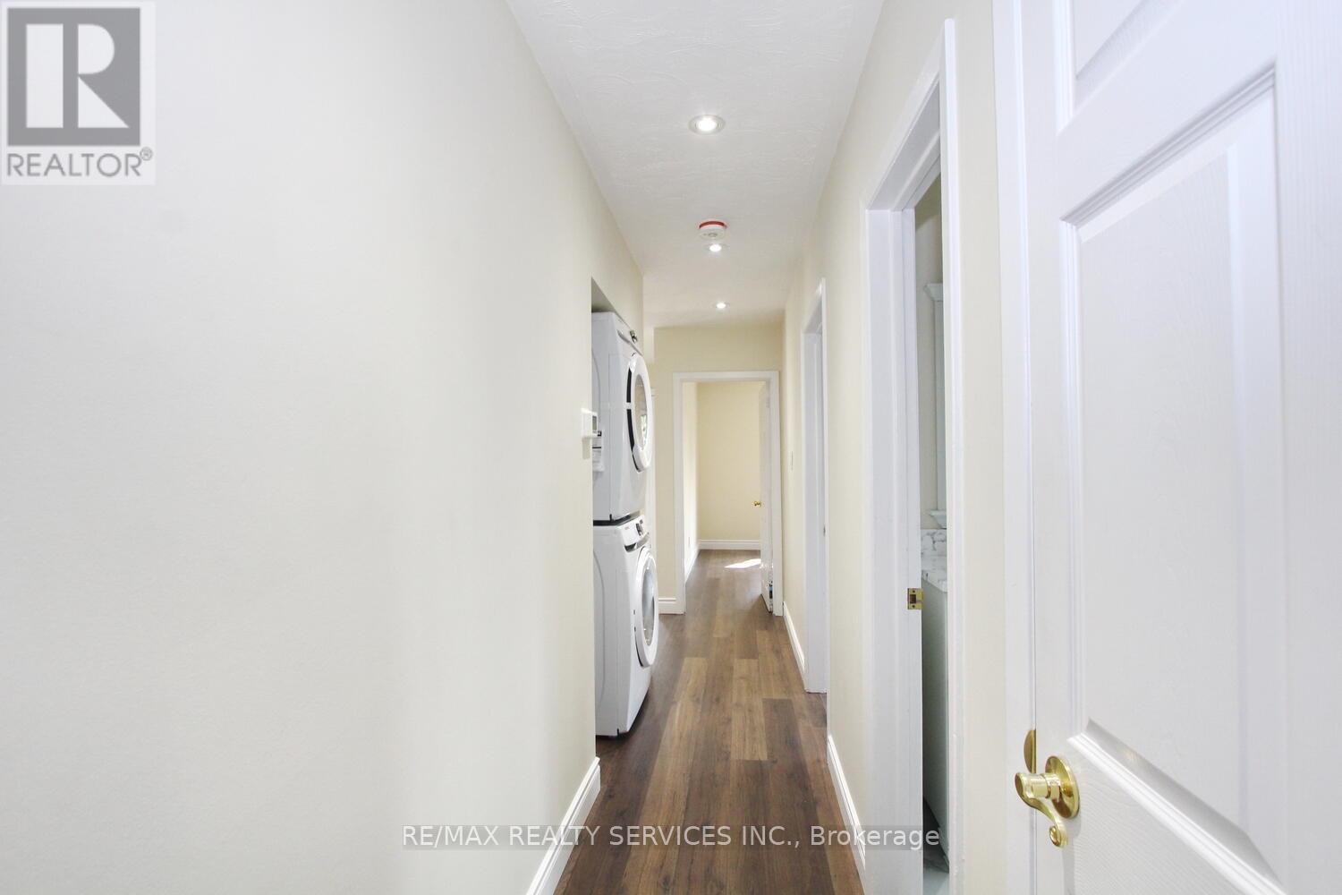 Photo 7 of 32 Sanford Crescent, Brampton ON