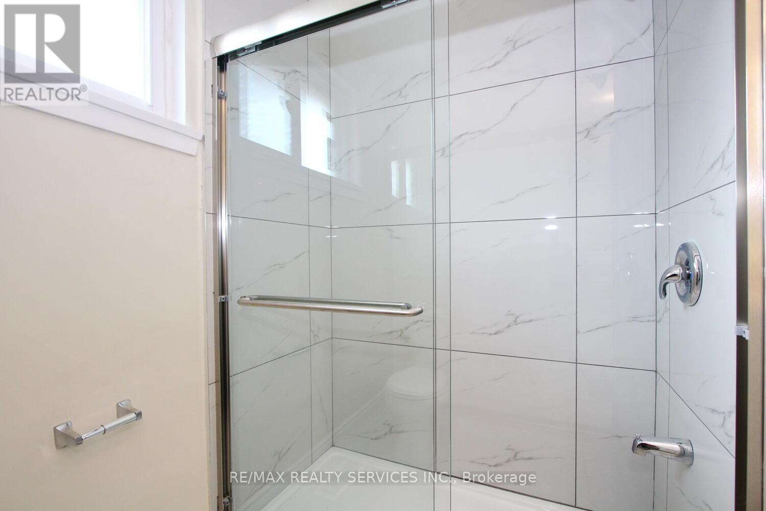 Photo 37 of 32 Sanford Crescent, Brampton ON