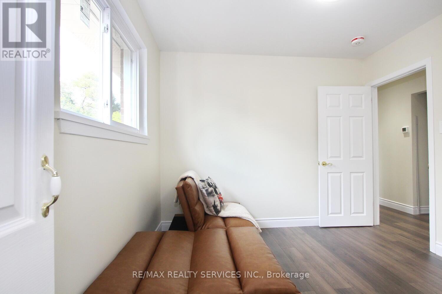 Photo 40 of 32 Sanford Crescent, Brampton ON