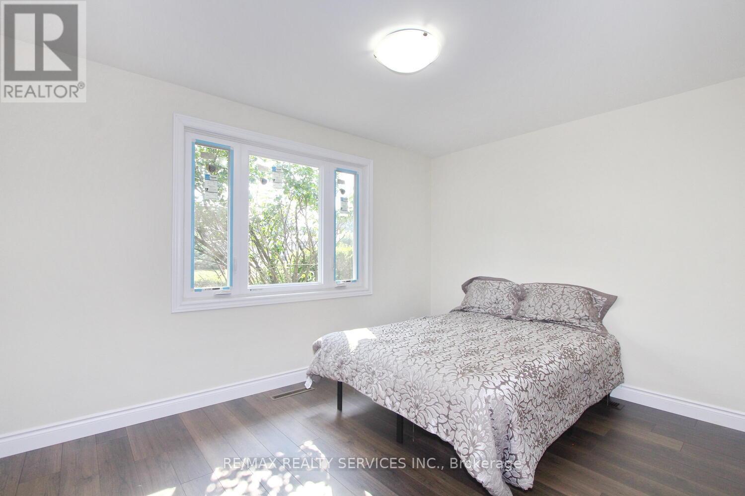 Photo 36 of 32 Sanford Crescent, Brampton ON