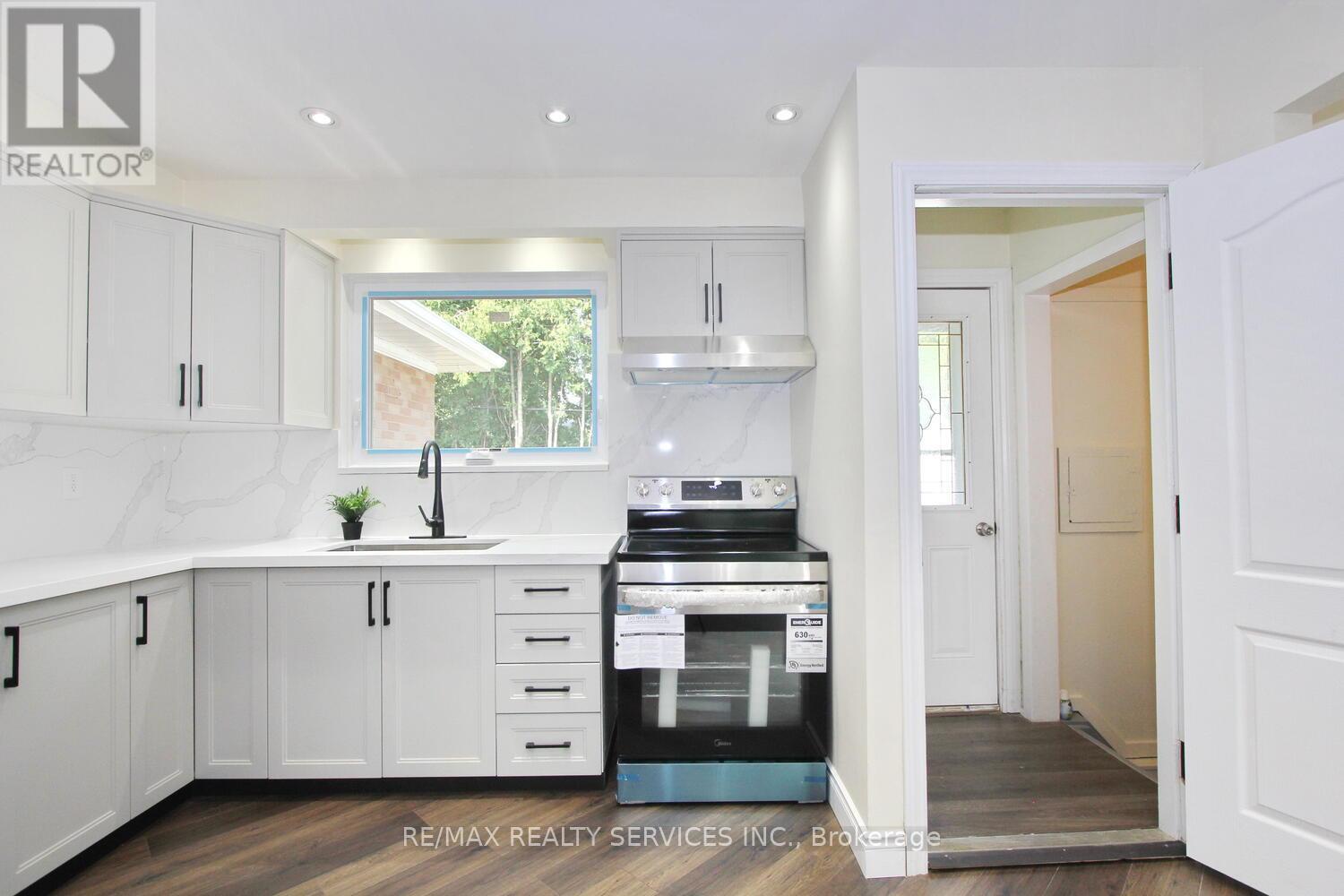 Photo 28 of 32 Sanford Crescent, Brampton ON