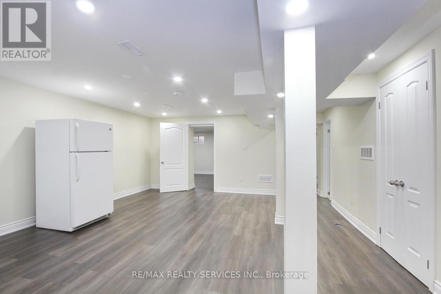 Photo 21 of 32 Sanford Crescent, Brampton ON
