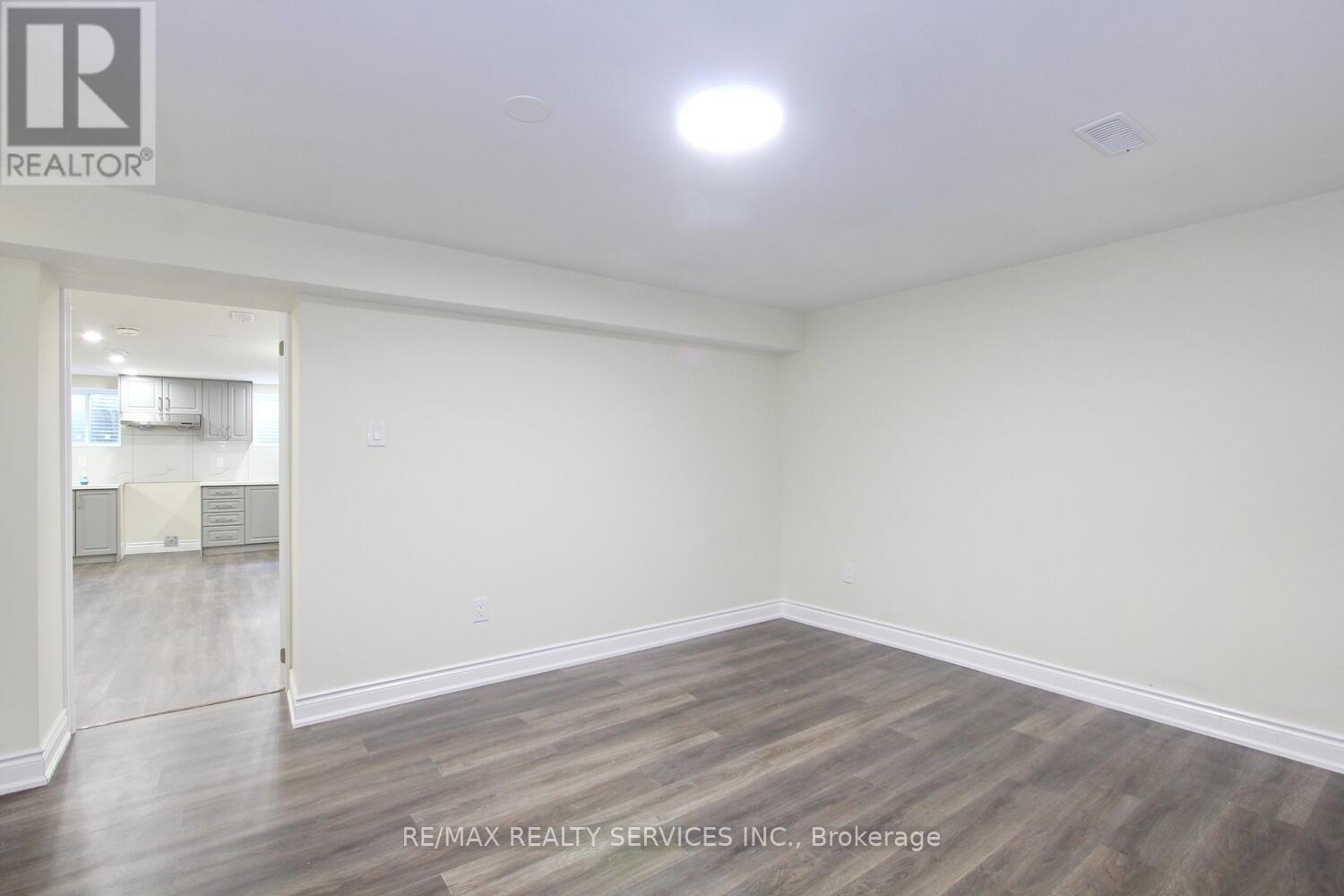 Photo 23 of 32 Sanford Crescent, Brampton ON
