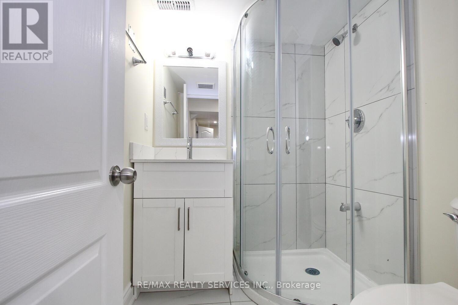 Photo 20 of 32 Sanford Crescent, Brampton ON