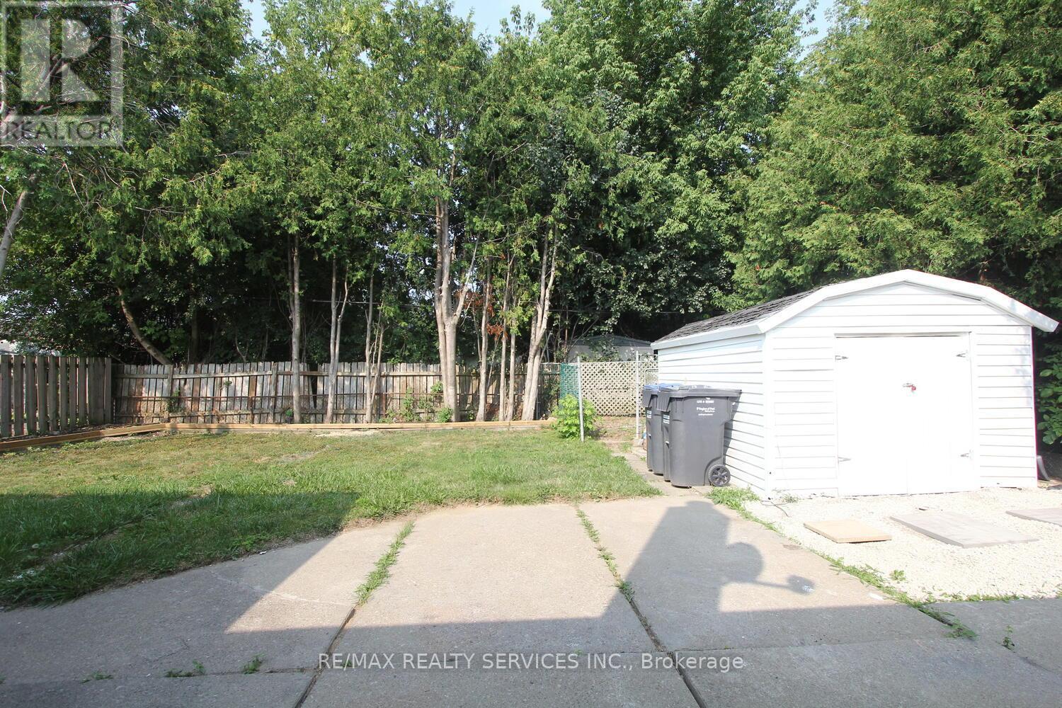 Photo 18 of 32 Sanford Crescent, Brampton ON