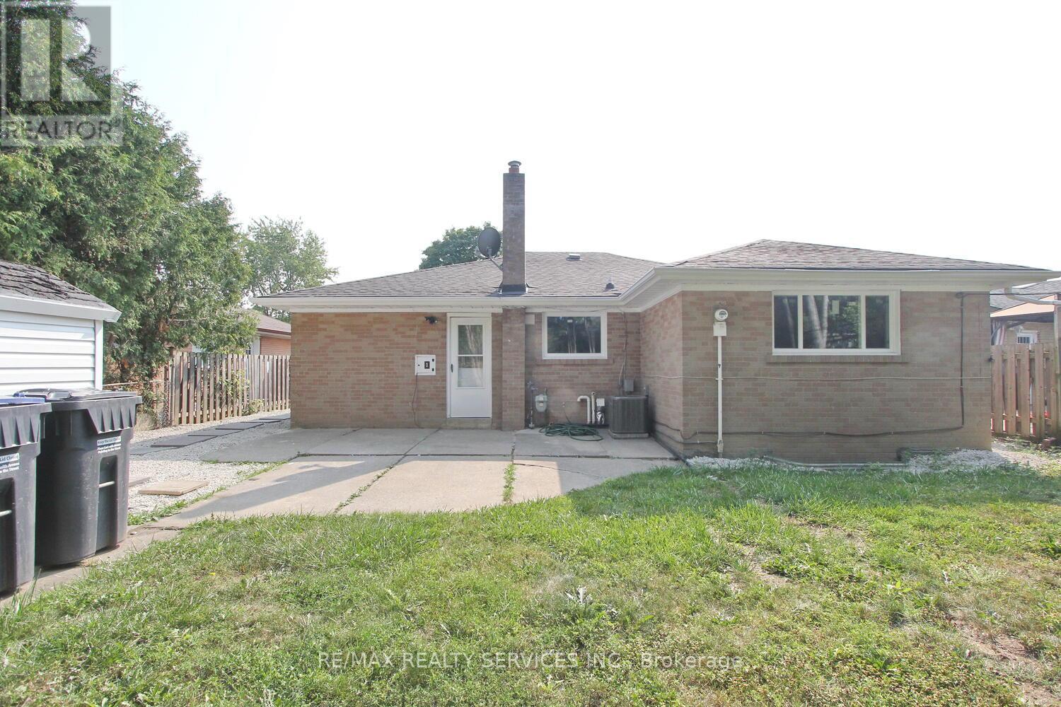 Photo 46 of 32 Sanford Crescent, Brampton ON