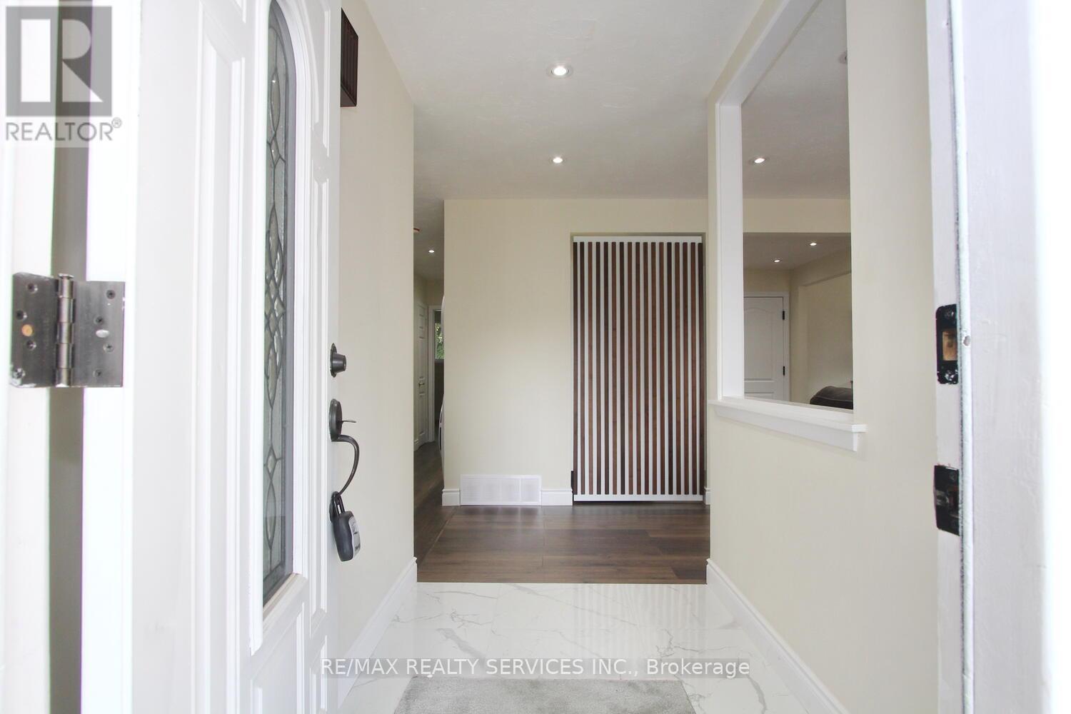Photo 17 of 32 Sanford Crescent, Brampton ON