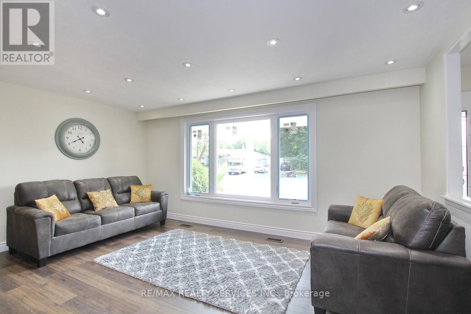 Photo 31 of 32 Sanford Crescent, Brampton ON