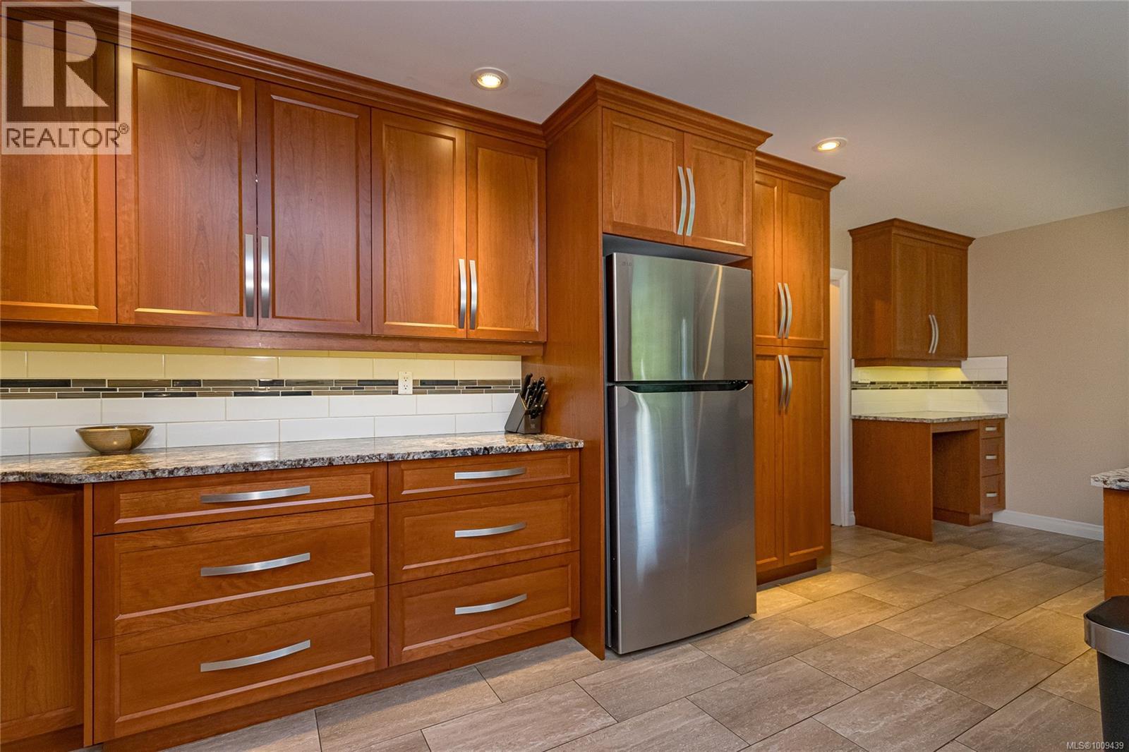1074 Glen Forest Way, Metchosin