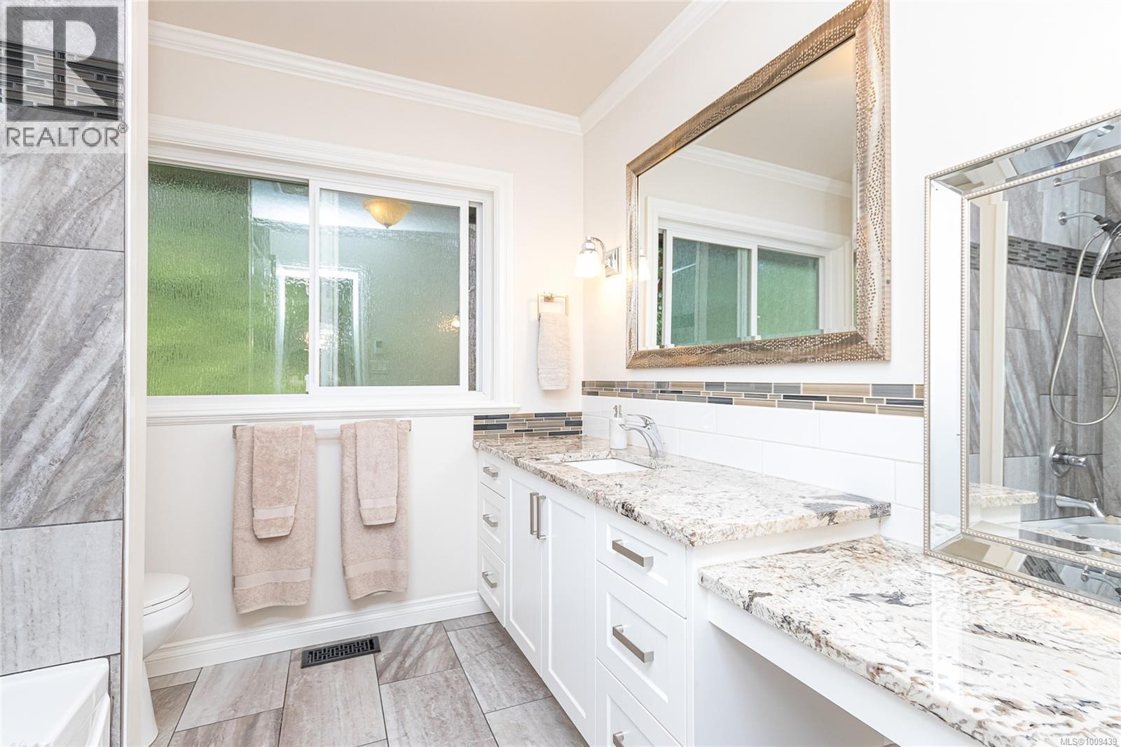 1074 Glen Forest Way, Metchosin