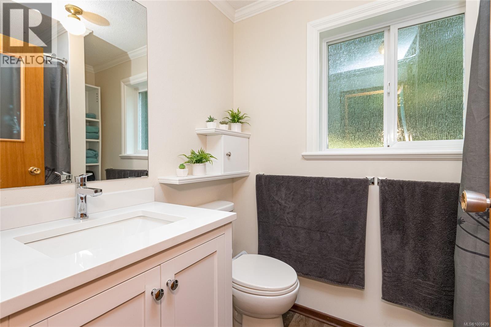 1074 Glen Forest Way, Metchosin
