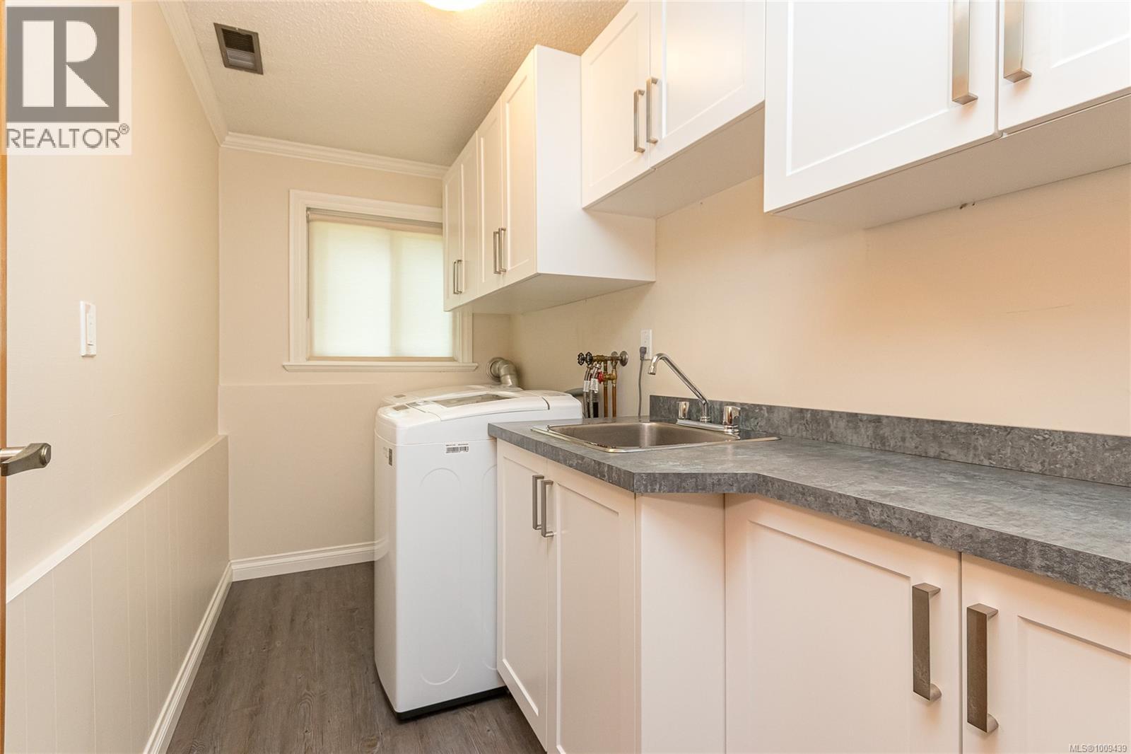 1074 Glen Forest Way, Metchosin