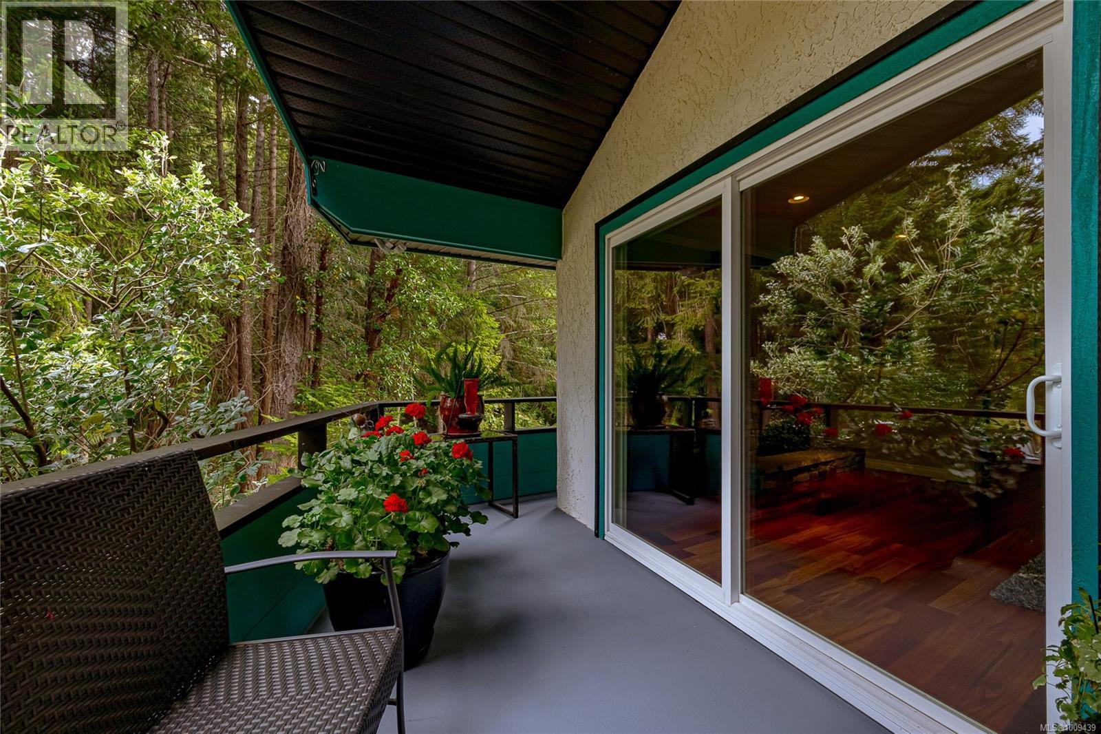 1074 Glen Forest Way, Metchosin