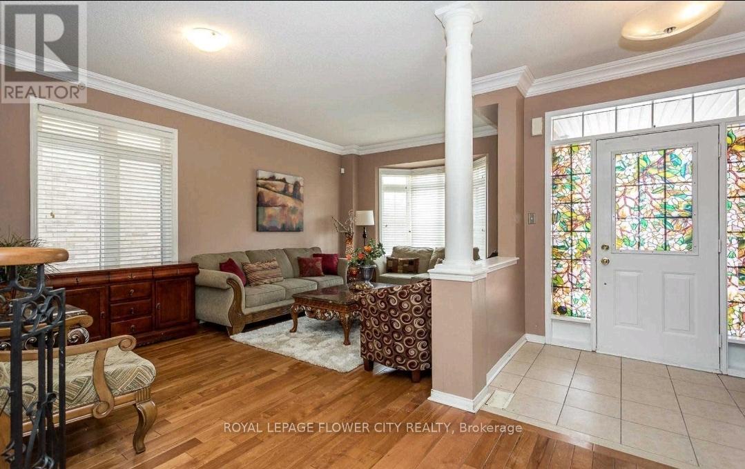 Photo 4 of 48 Northface Crescent, Brampton ON