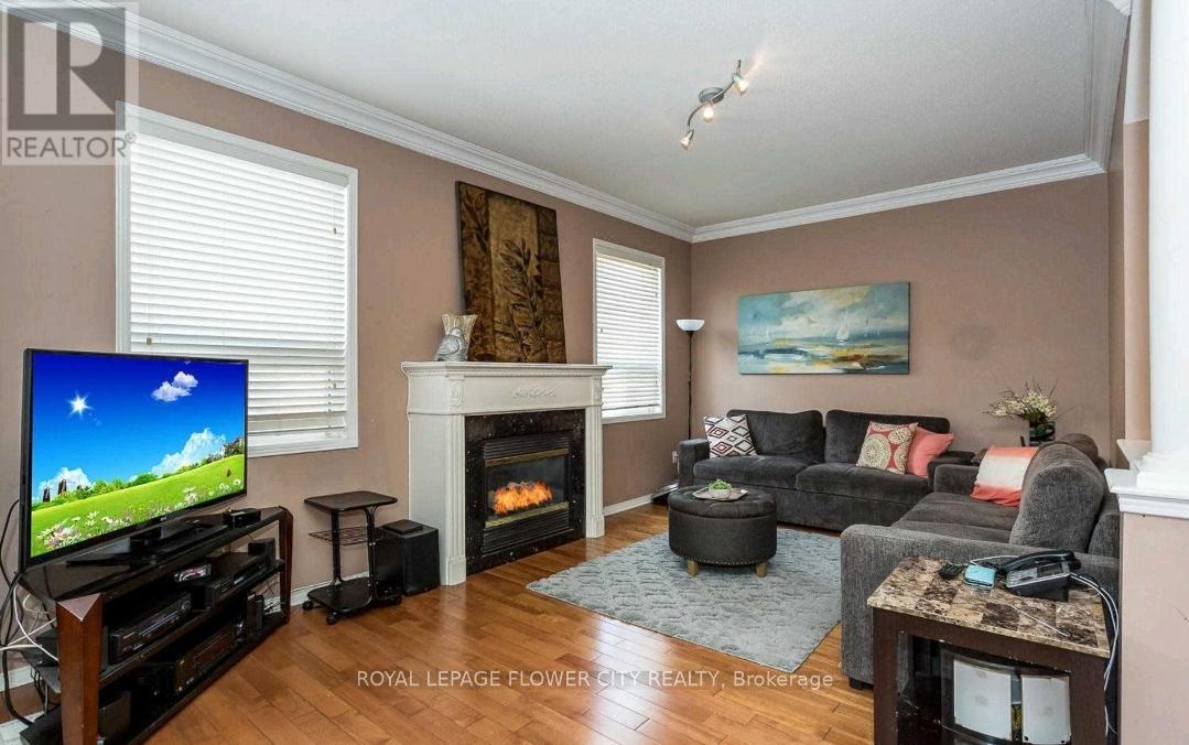 Photo 13 of 48 Northface Crescent, Brampton ON