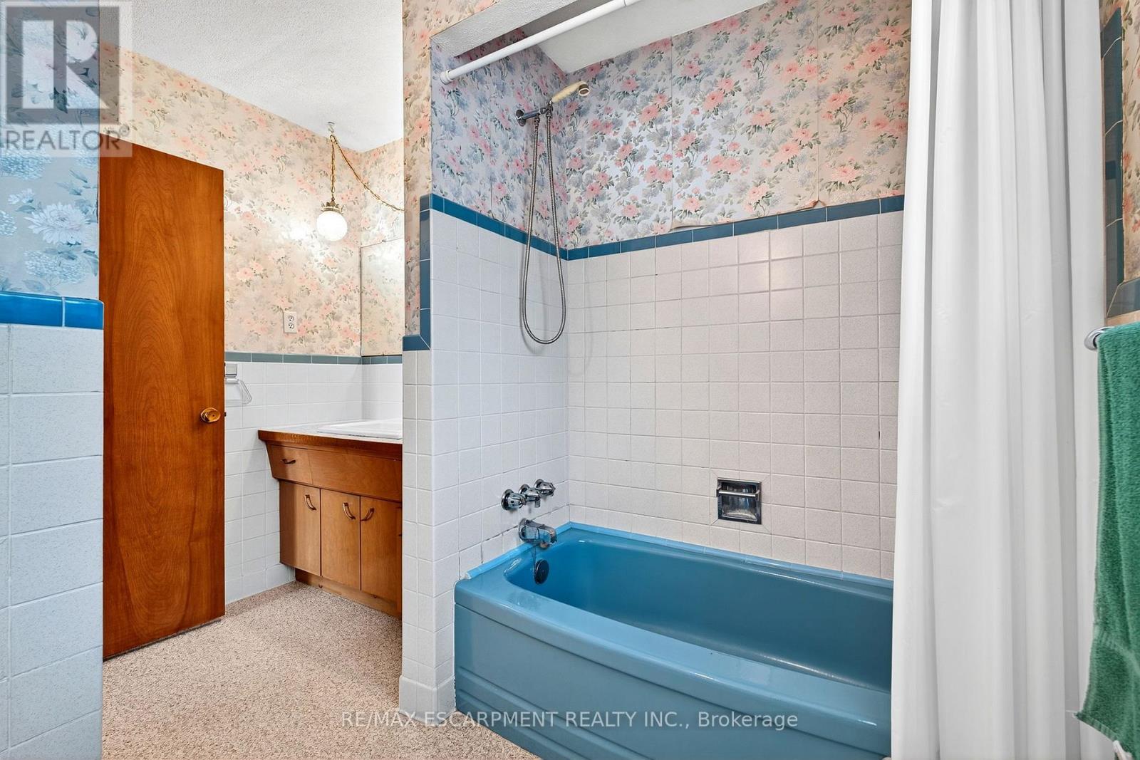 Photo 2 of 171 Bendamere Avenue, Hamilton ON