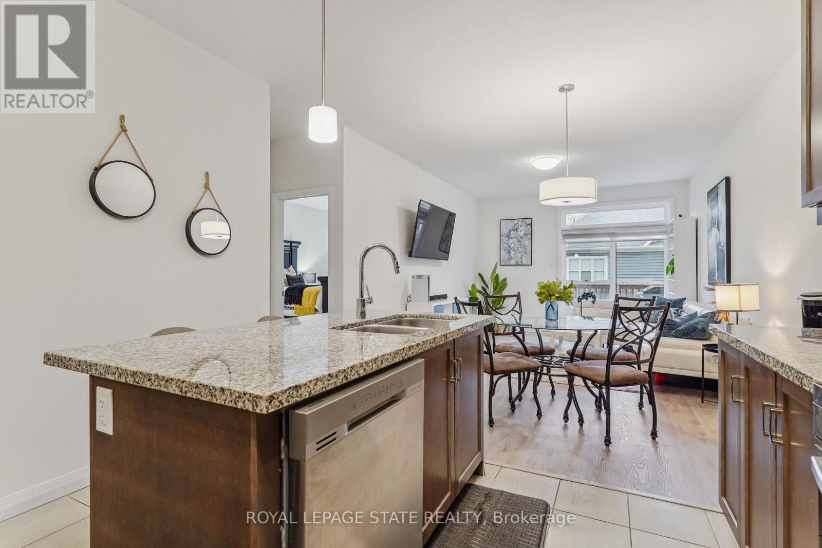 Photo 28 of 18 South Coast Circle, Fort Erie ON