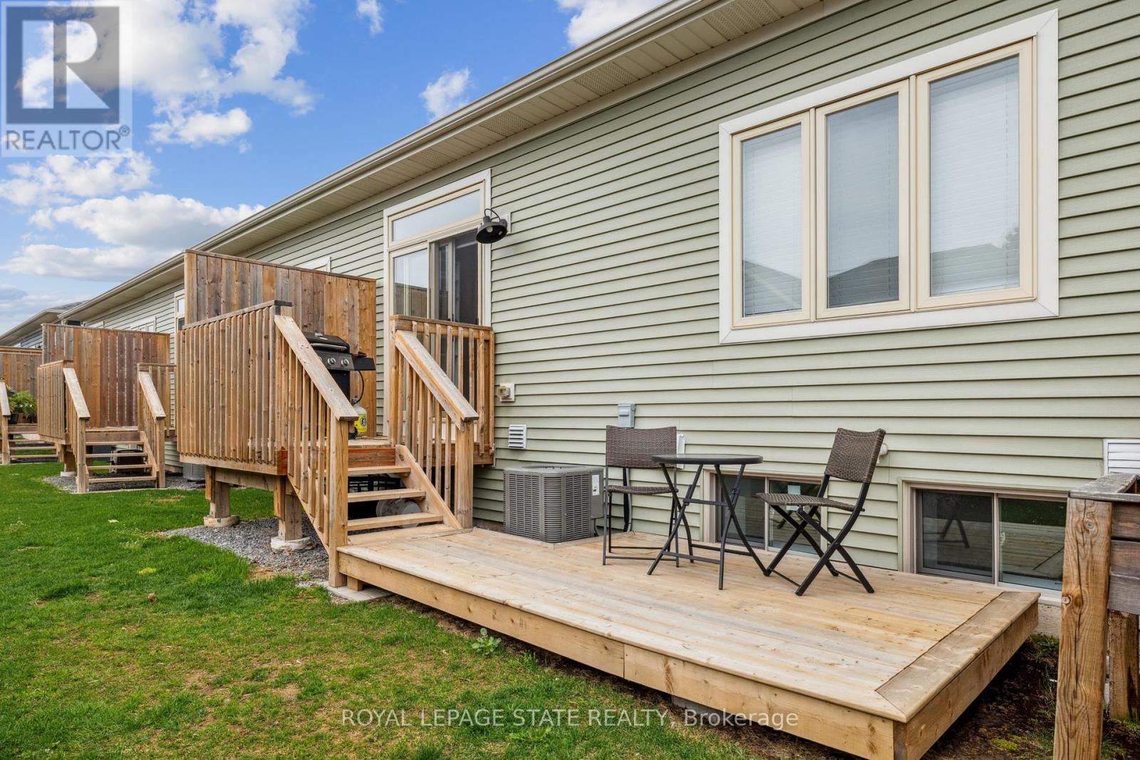 Photo 11 of 18 South Coast Circle, Fort Erie ON