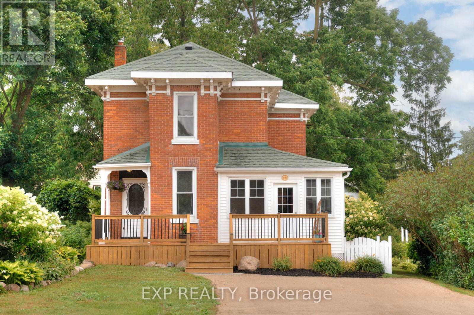 Photo 1 of 2027 Victoria Street, Howick ON