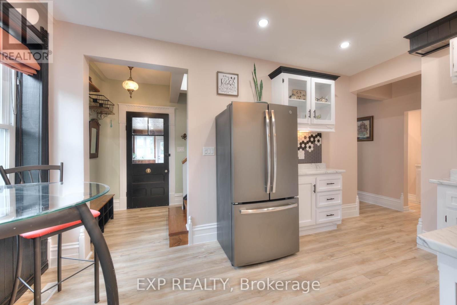 Photo 13 of 2027 Victoria Street, Howick ON