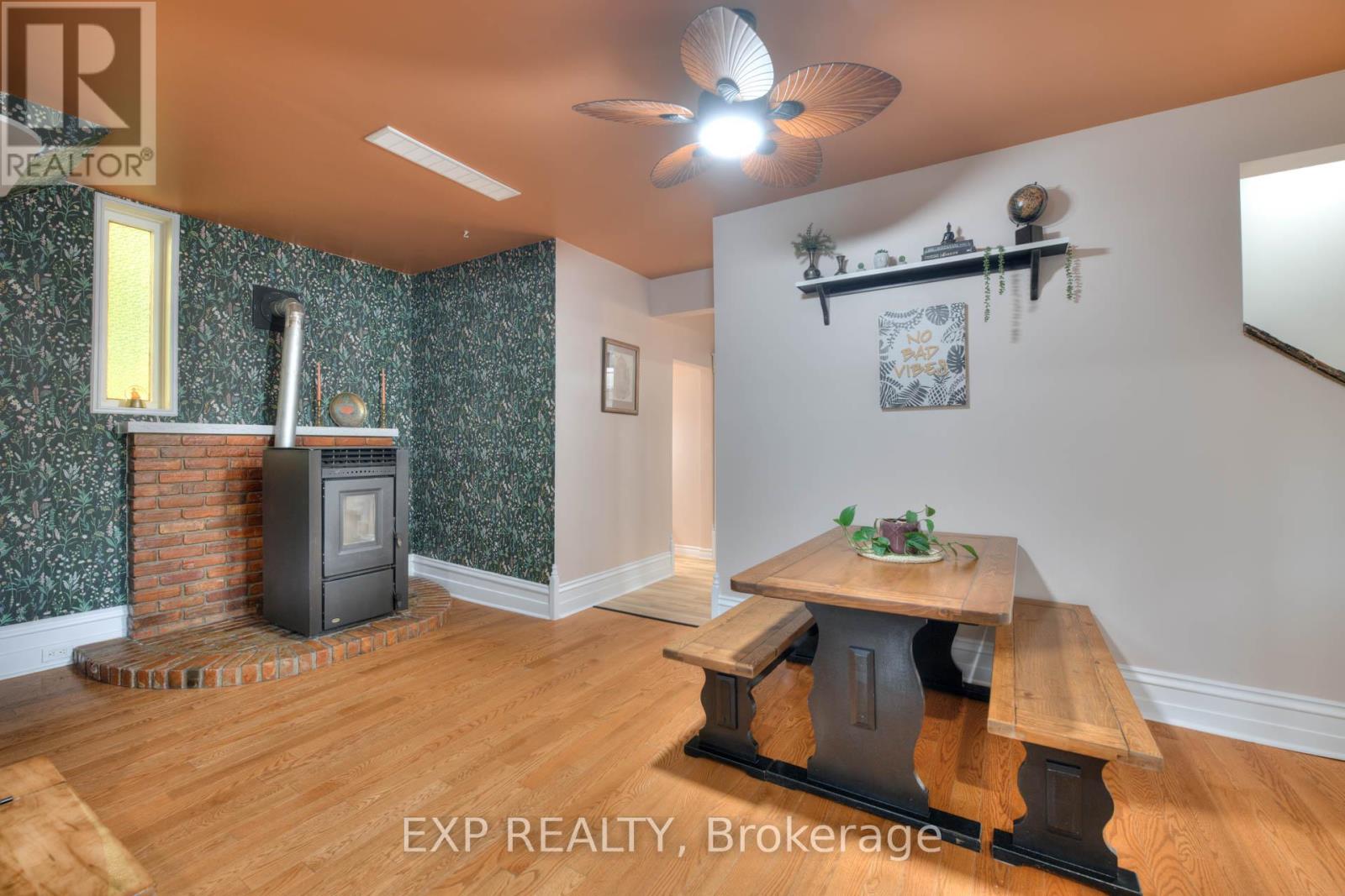 Photo 16 of 2027 Victoria Street, Howick ON
