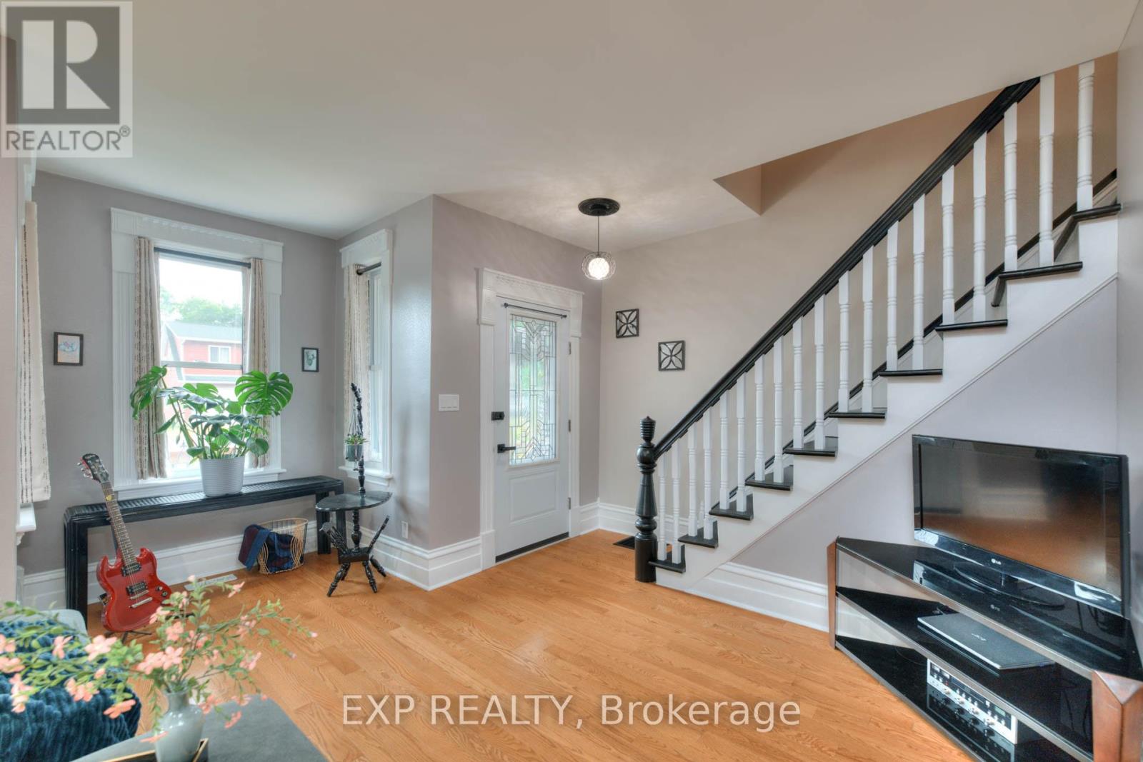 Photo 20 of 2027 Victoria Street, Howick ON