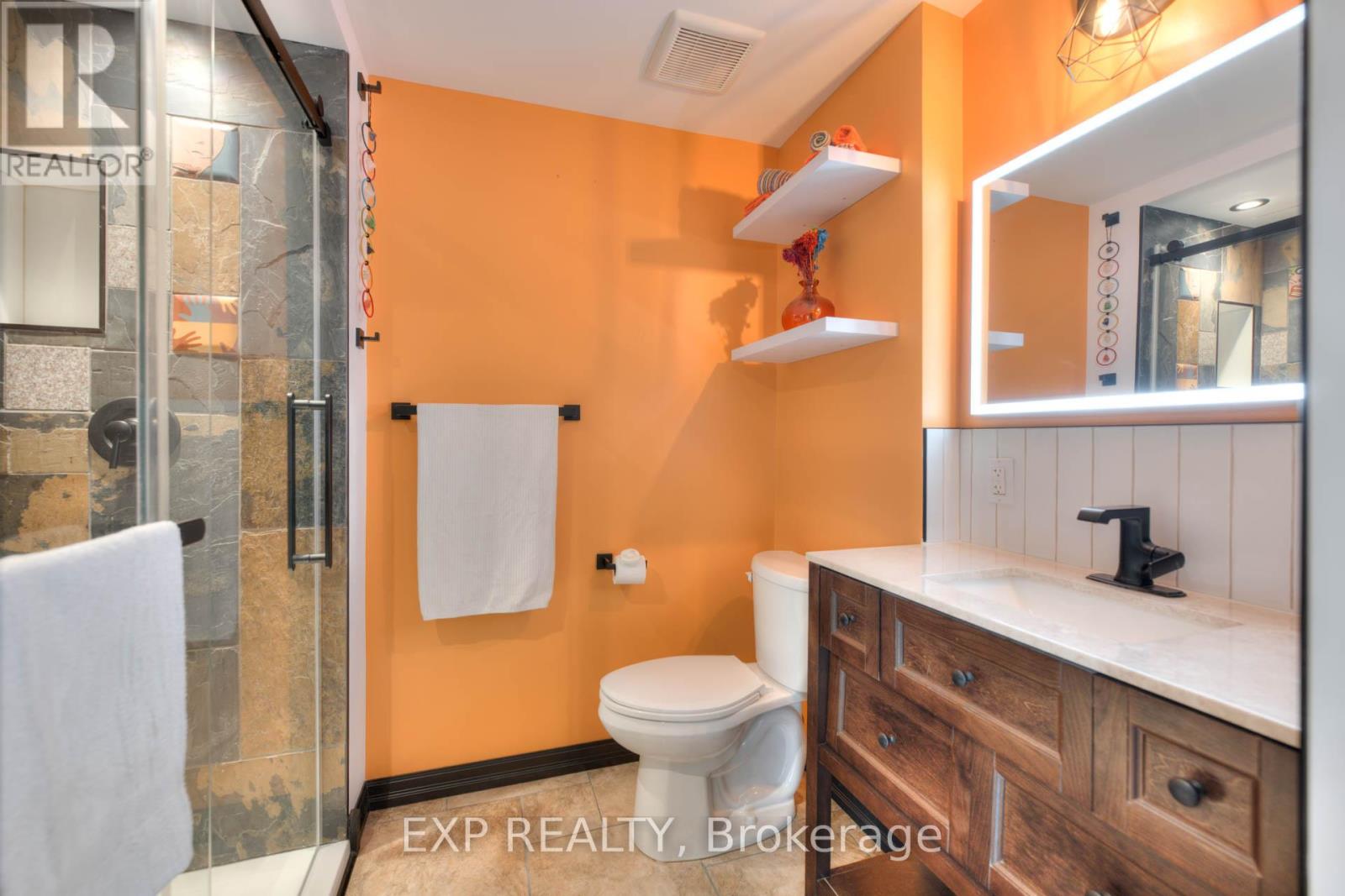 Photo 28 of 2027 Victoria Street, Howick ON