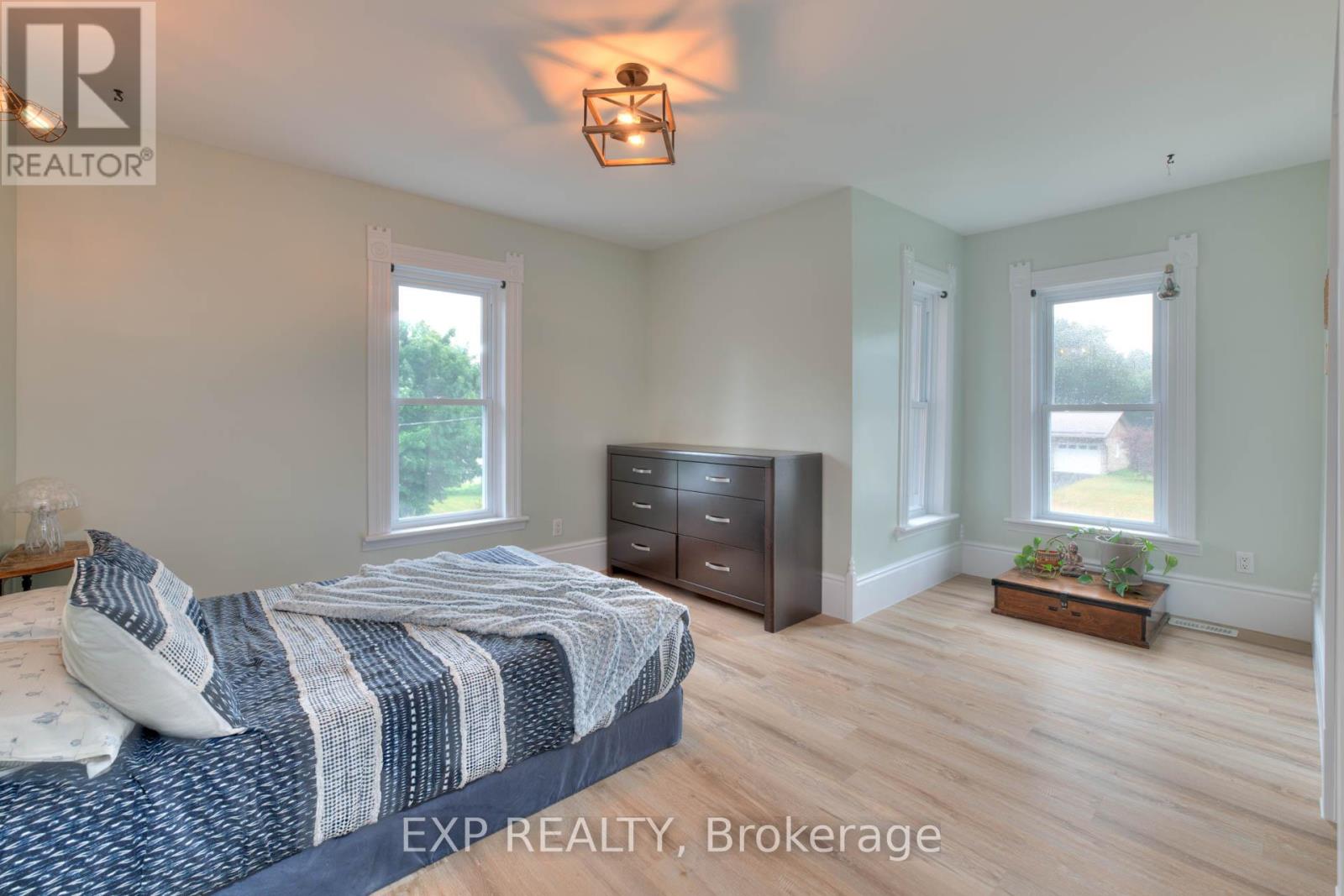Photo 29 of 2027 Victoria Street, Howick ON