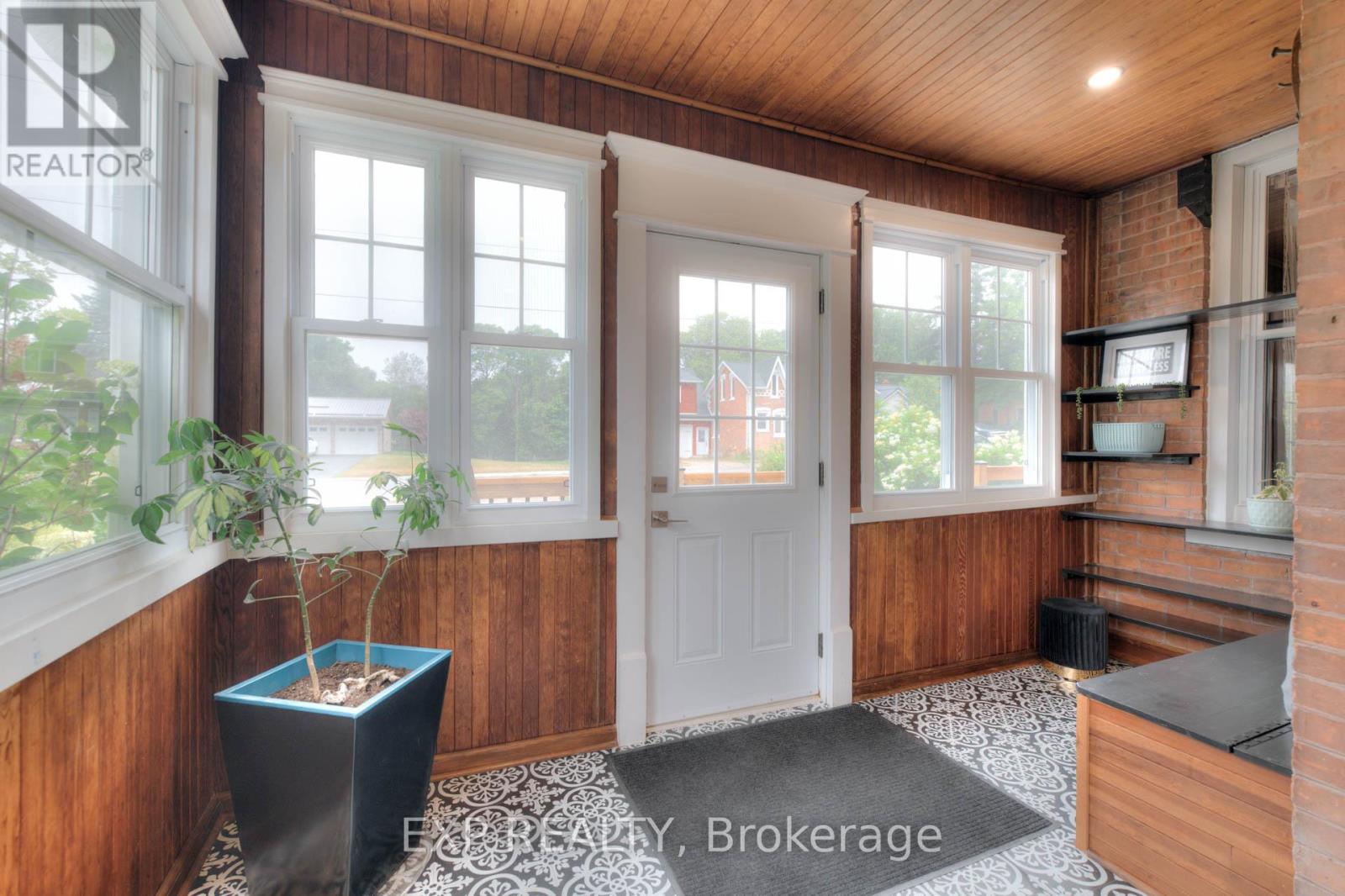 Photo 3 of 2027 Victoria Street, Howick ON