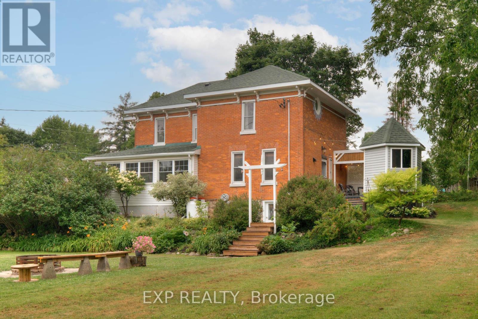 Photo 35 of 2027 Victoria Street, Howick ON