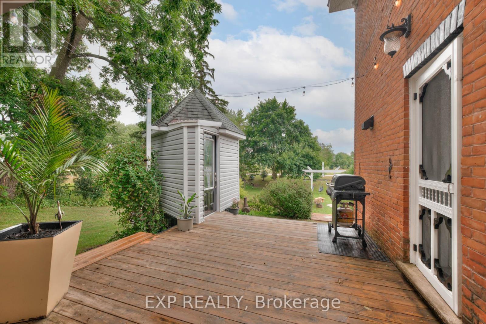 Photo 39 of 2027 Victoria Street, Howick ON