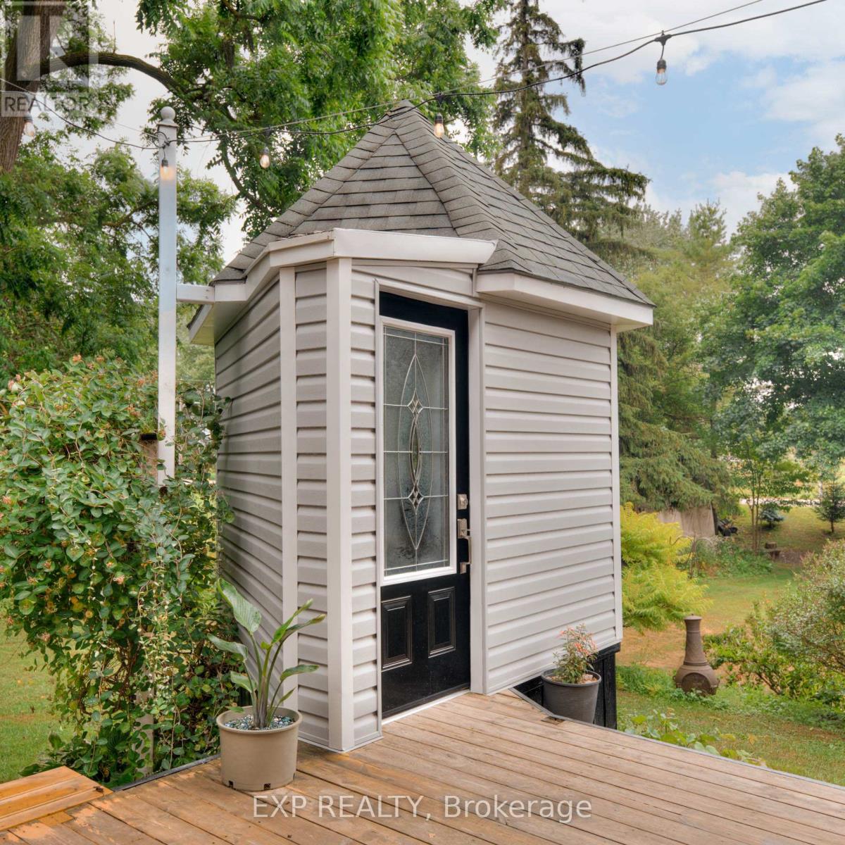 Photo 40 of 2027 Victoria Street, Howick ON