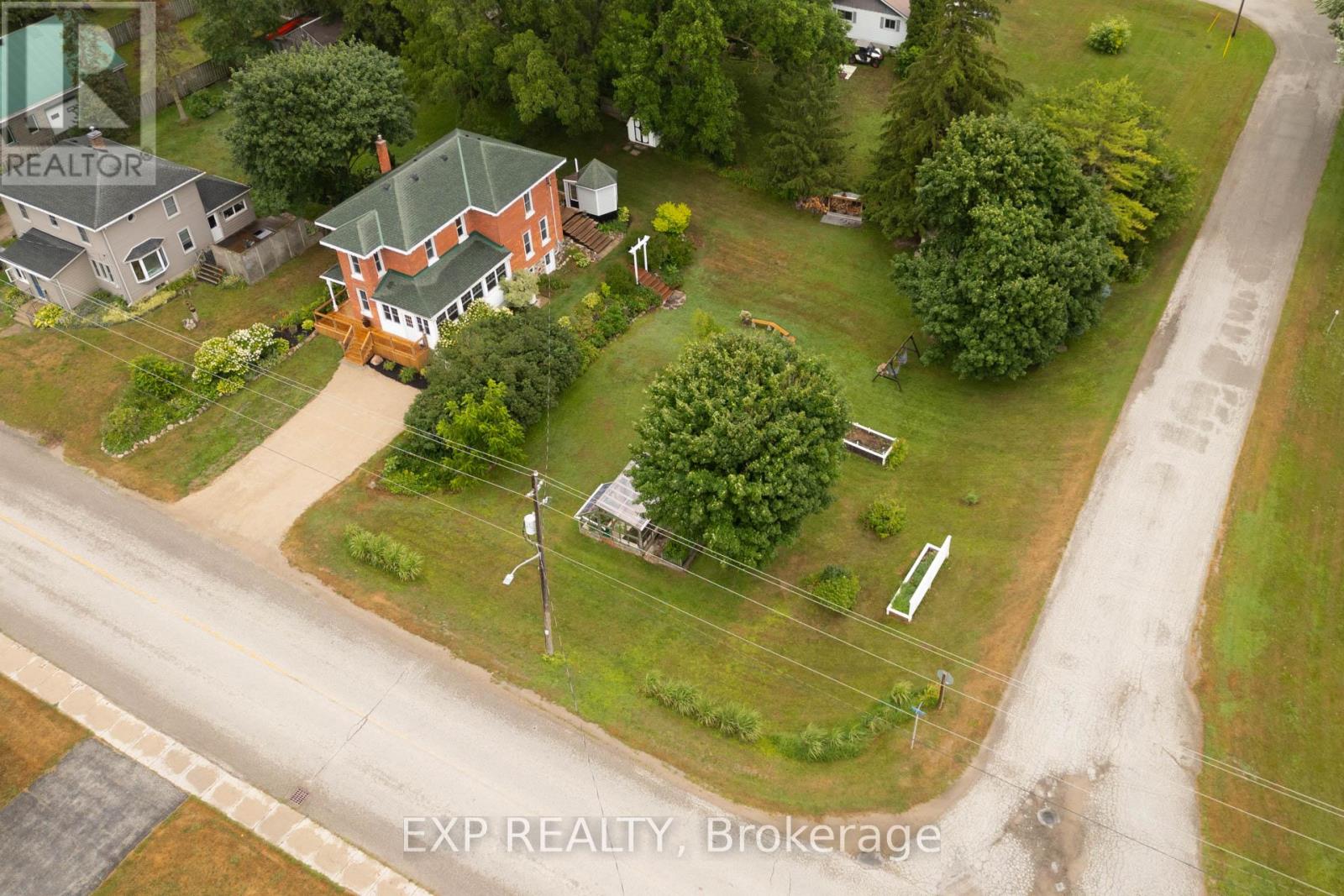 Photo 48 of 2027 Victoria Street, Howick ON