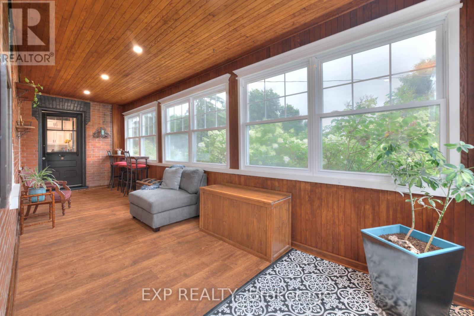 Photo 6 of 2027 Victoria Street, Howick ON