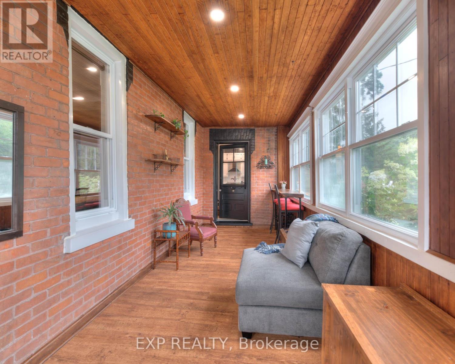 Photo 7 of 2027 Victoria Street, Howick ON