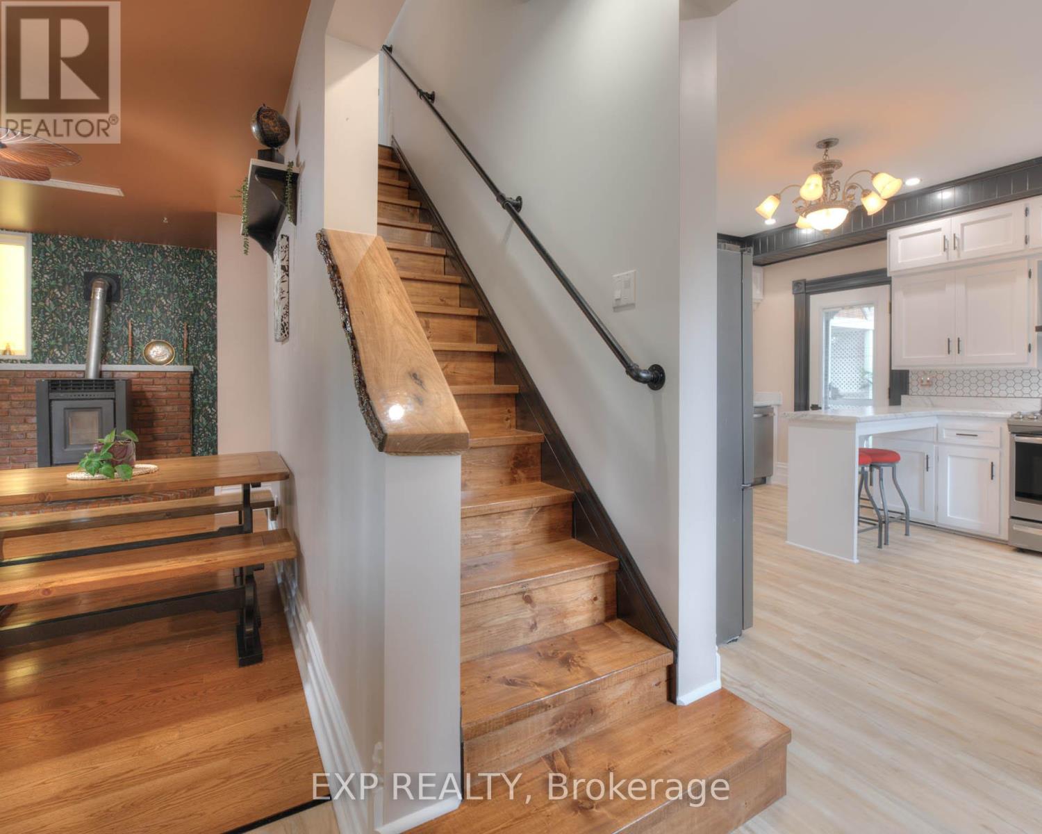 Photo 9 of 2027 Victoria Street, Howick ON