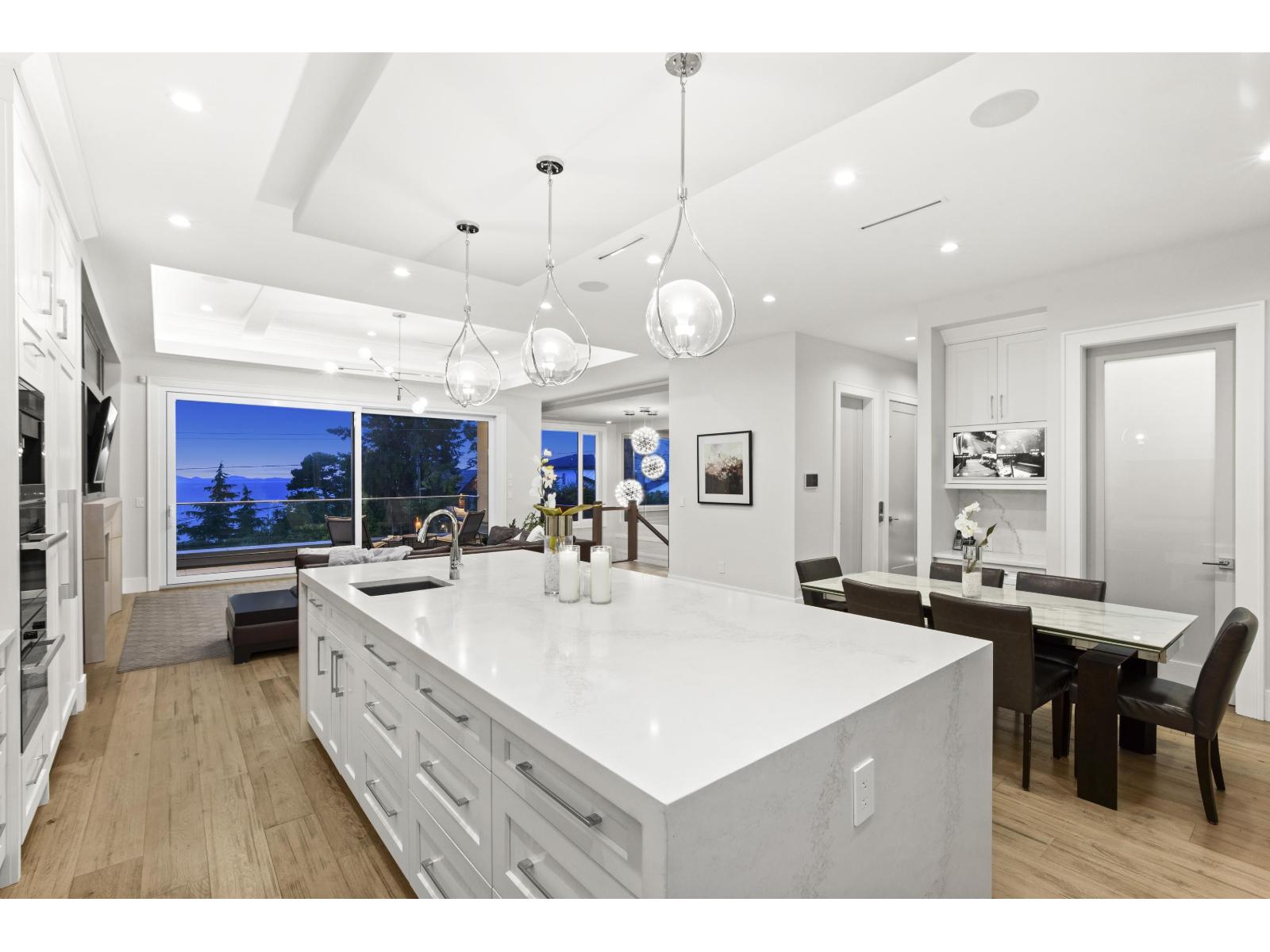 13141 MARINE DRIVE, Surrey
