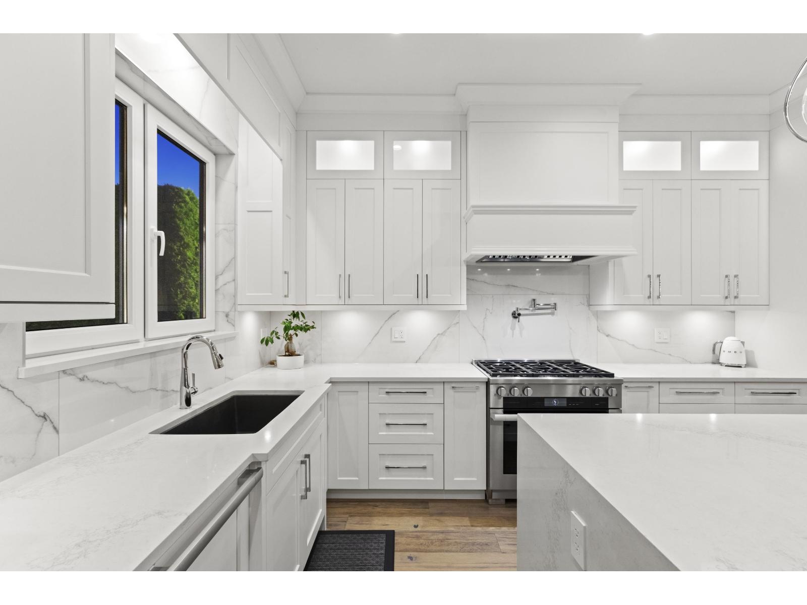 13141 MARINE DRIVE, Surrey