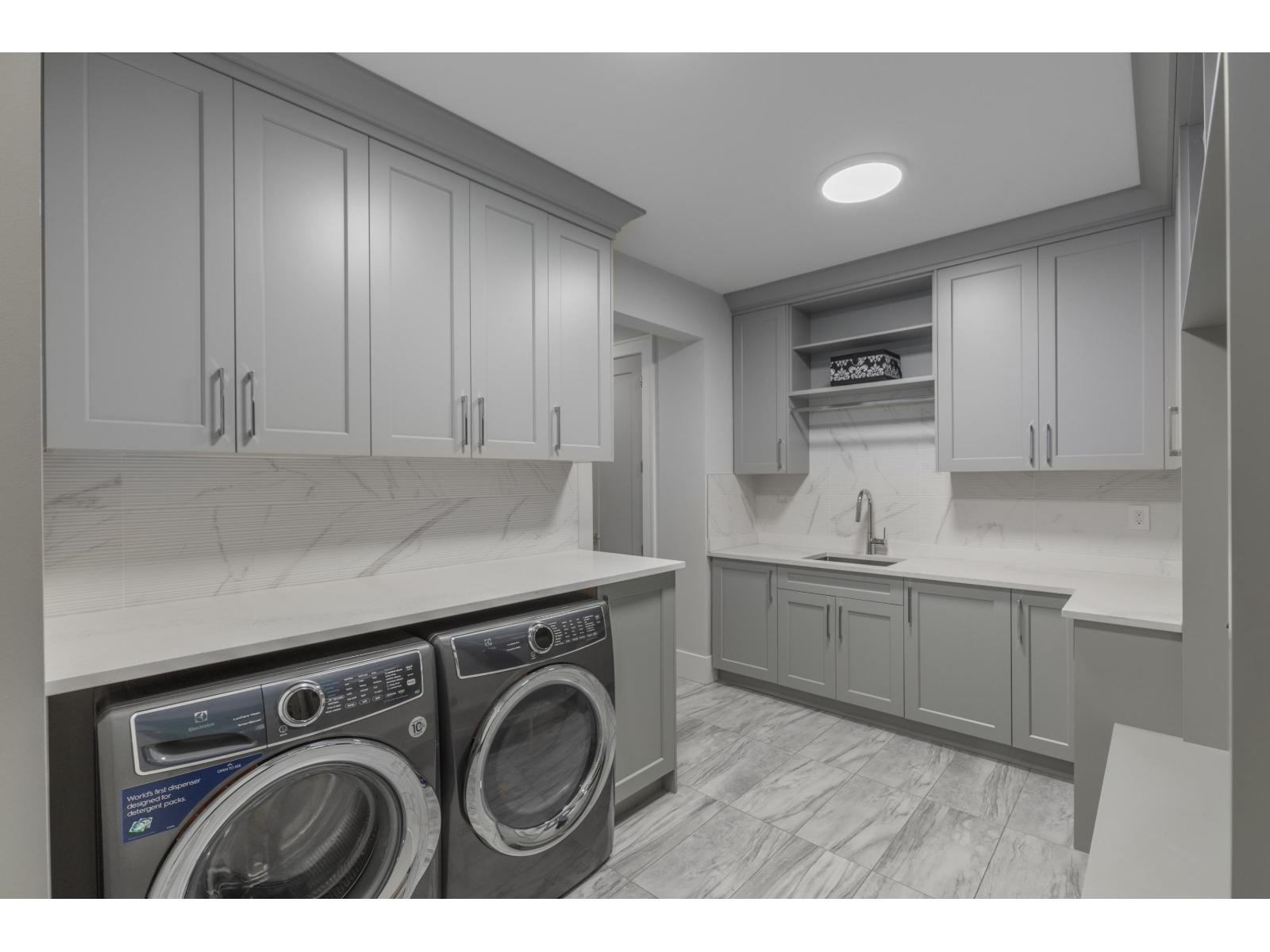 13141 MARINE DRIVE, Surrey