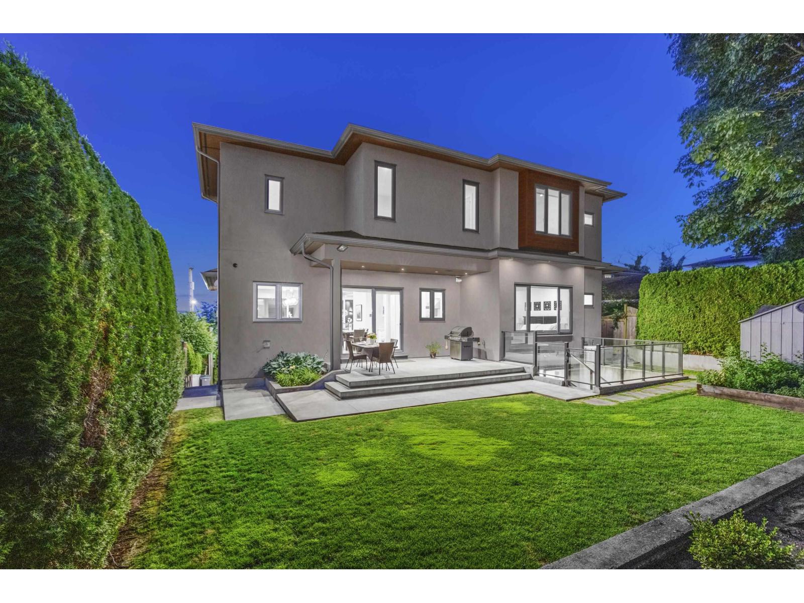 13141 MARINE DRIVE, Surrey