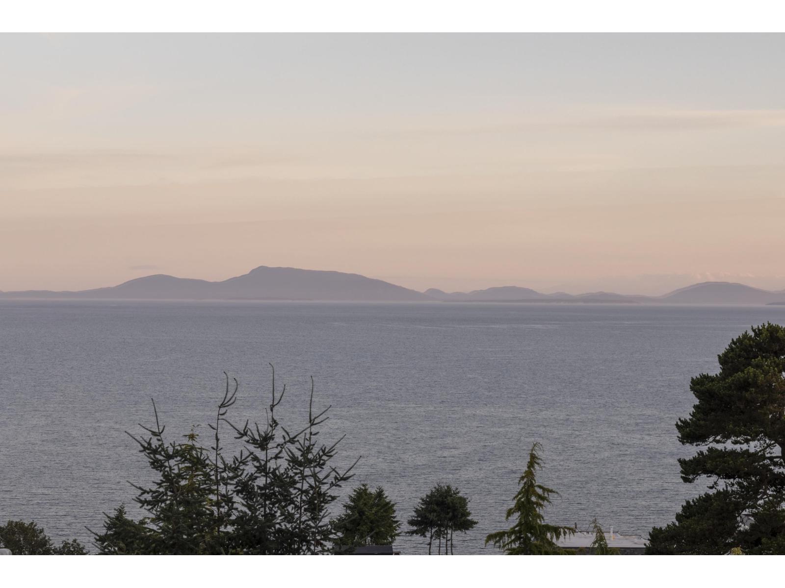 13141 MARINE DRIVE, Surrey