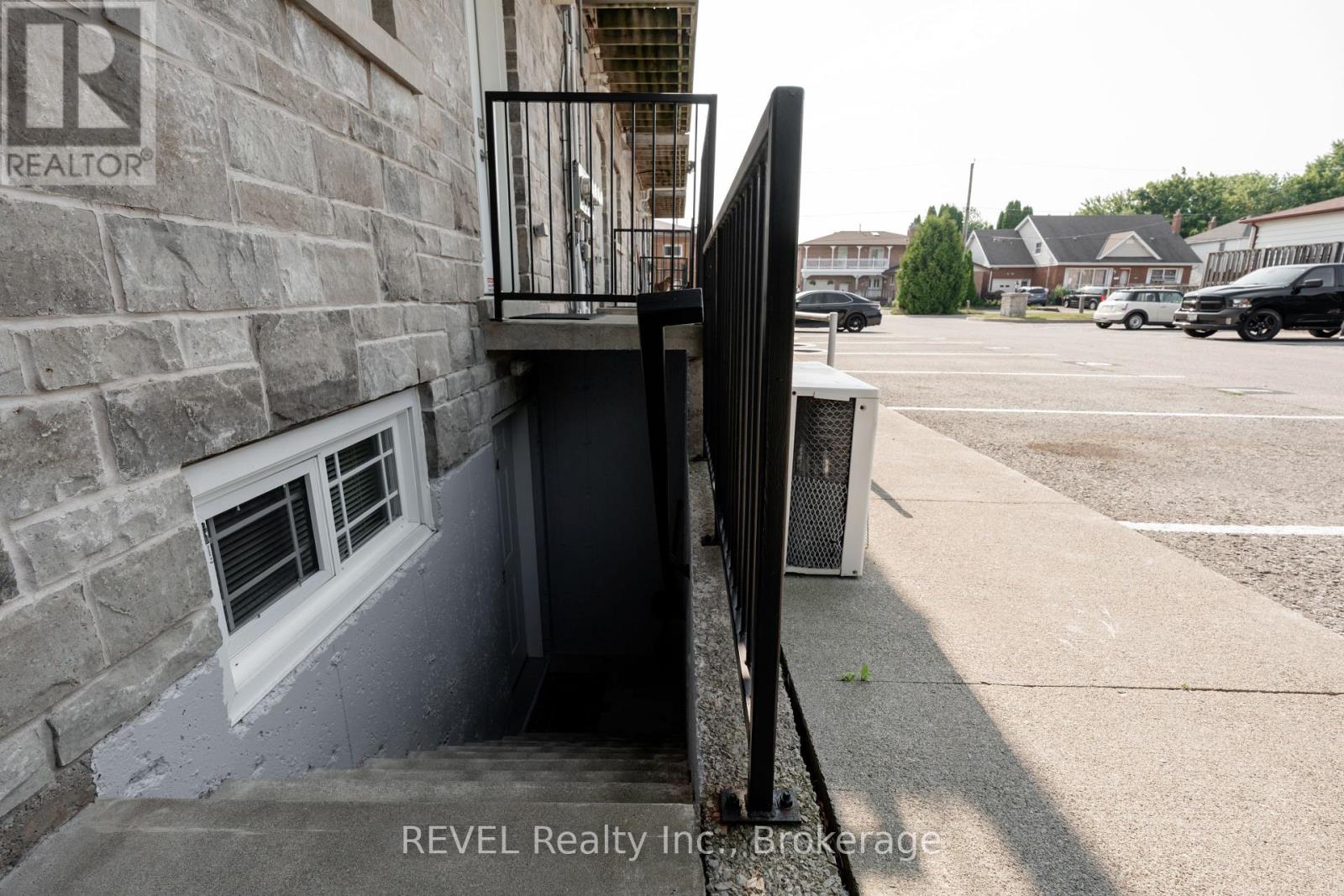 Photo 13 of 104 6045 Dunn Street, Niagara Falls ON