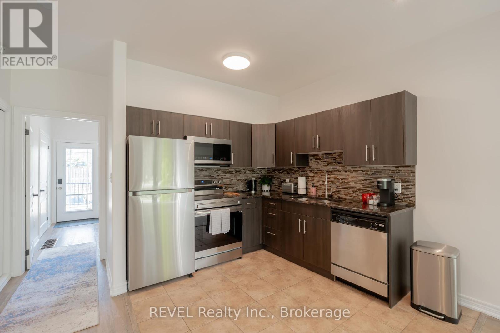 Photo 6 of 104 6045 Dunn Street, Niagara Falls ON