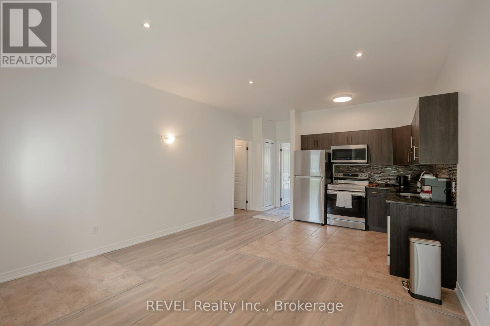 Photo 7 of 104 6045 Dunn Street, Niagara Falls ON